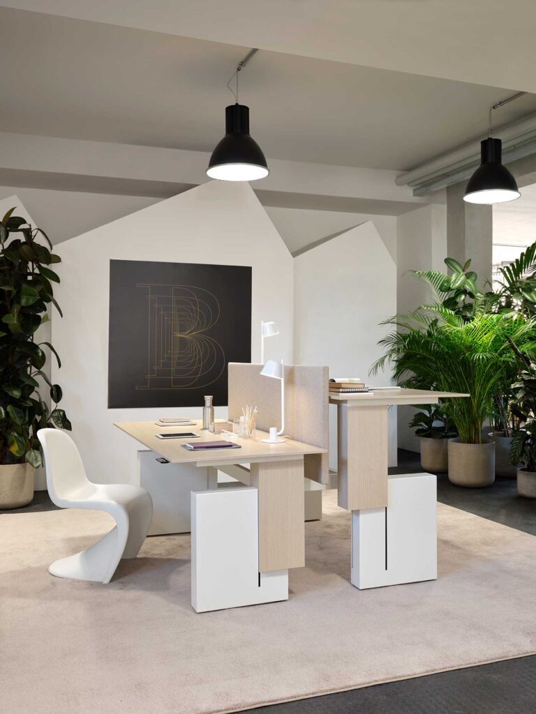 Scrivanie regolabili in altezza: benefici e come sceglierle 2 scrivania regolabile in altezza