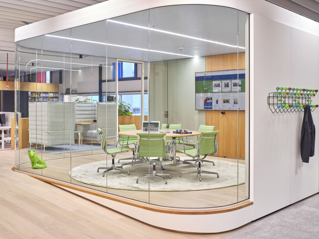 sala meeting colorata