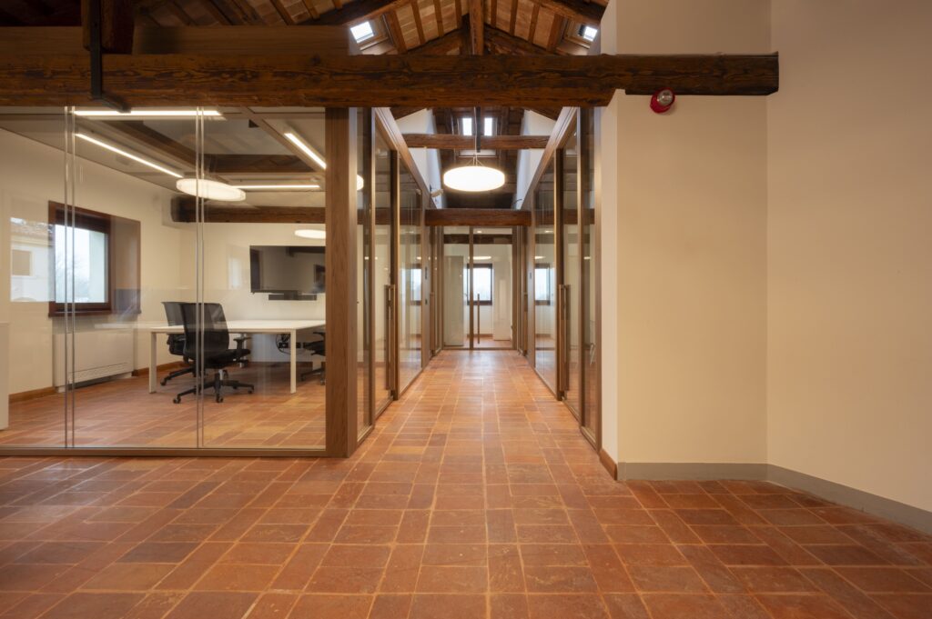 Open space coworking progettato da Ambiente 1985